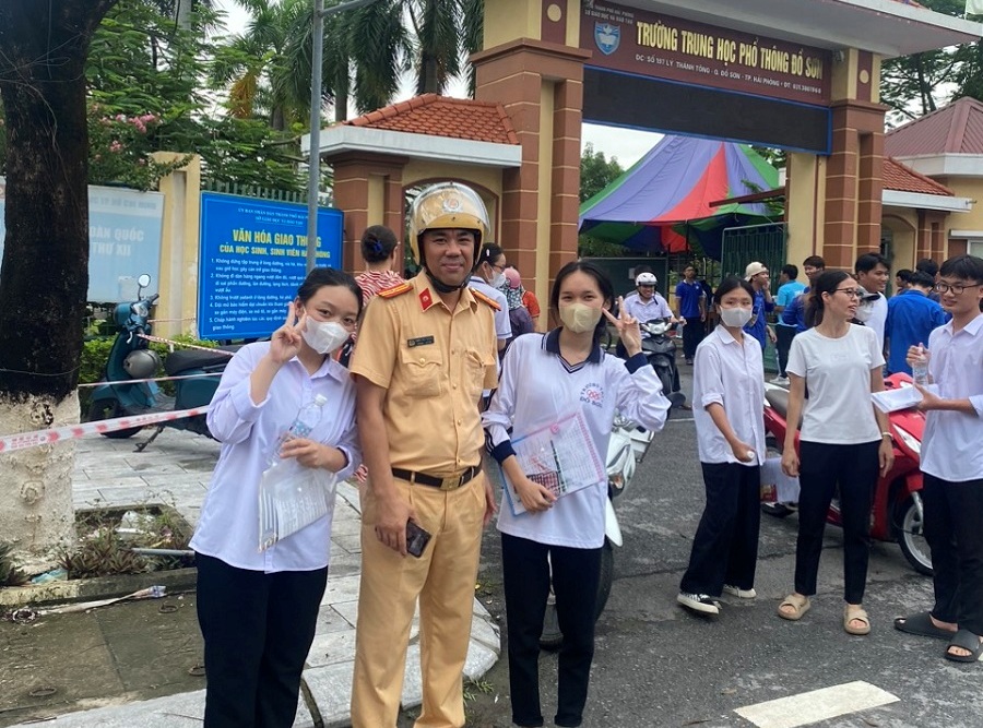 Công an quận Đồ Sơn: Kịp thời đưa 1 thí sinh đến điểm thi tốt nghiệp THPT đúng giờ